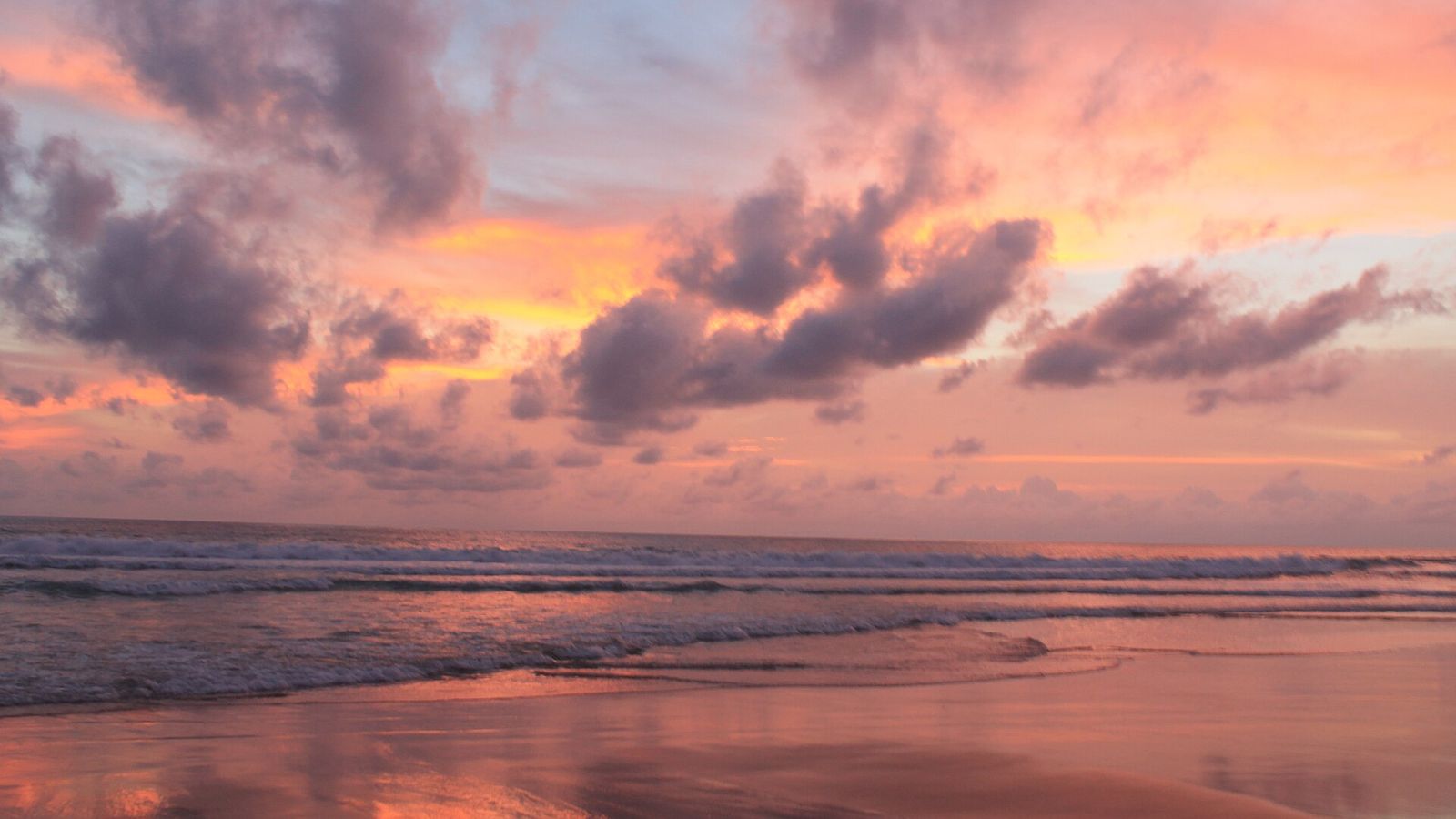 Karon Beach: lang, breed en ontspannen strand op Phuket